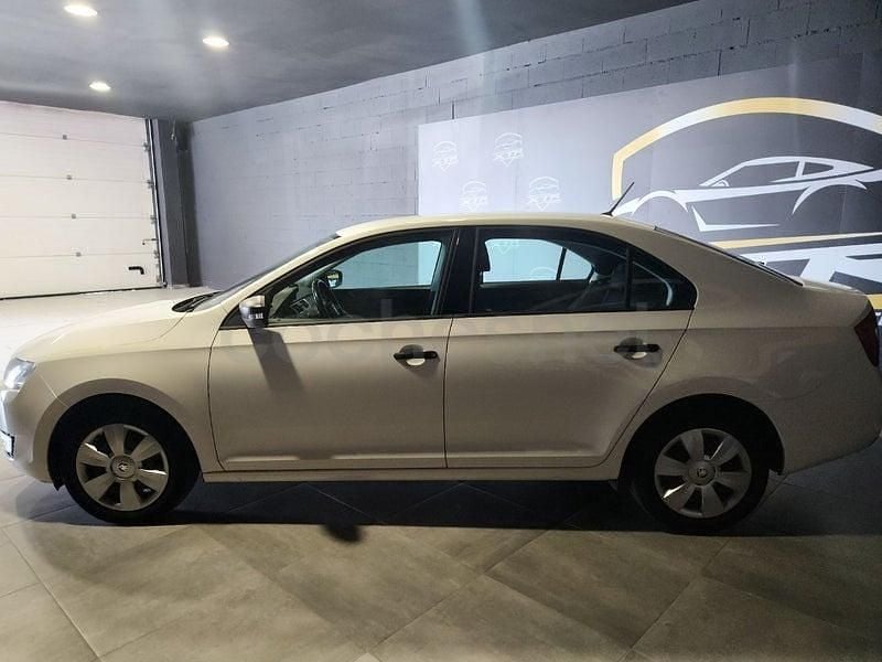 Usado Skoda Rapid Style 116 CV (85 kW) 2016 Blanco Utilitario