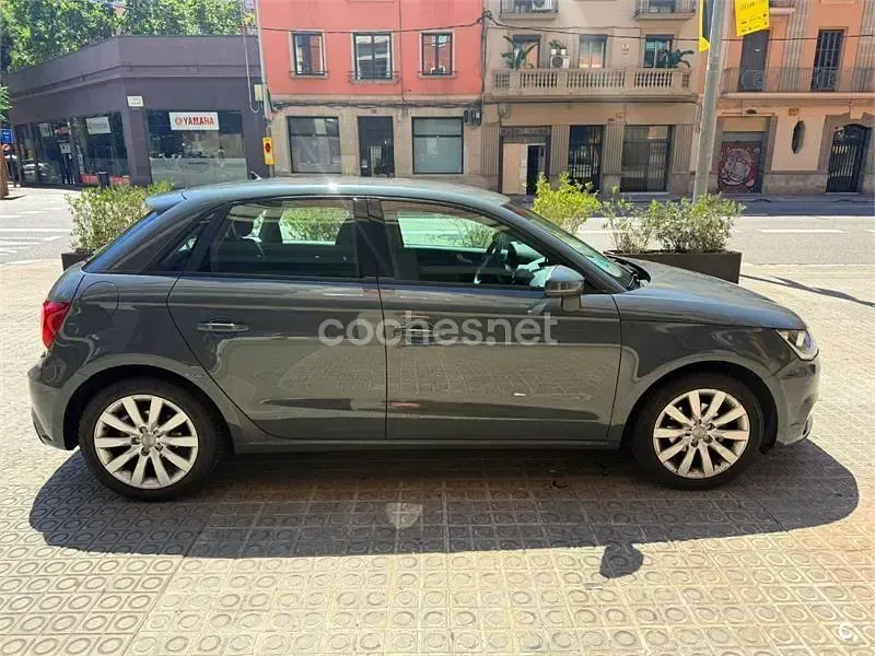 Usado Audi A1 Sportback Attraction 95 CV (69 kW) 2016 Gris / plata Utilitario