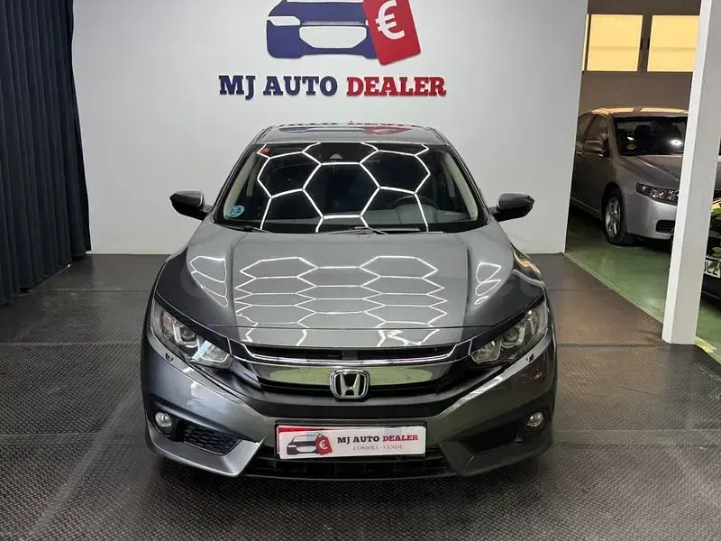 Usado Honda Civic Elegance 182 CV (133 kW) 2018 Gris / plata Berlina