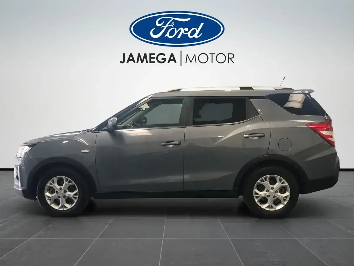 Usado SsangYong Tivoli 163 CV (119 kW) 2021 Gris SUV