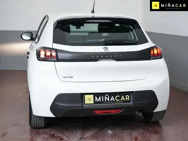 Usado Peugeot 208 Active 100 CV (73 kW) 2021 Blanco Utilitario