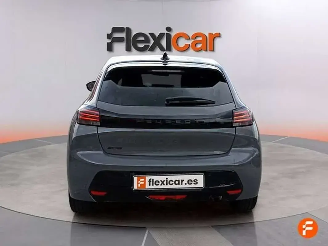 Usado Peugeot 208 Allure 101 CV (74 kW) 2025 Gris Utilitario