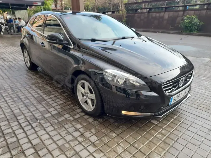 Usado Volvo V40 Kinetic 120 CV (88 kW) 2015 Negro Berlina