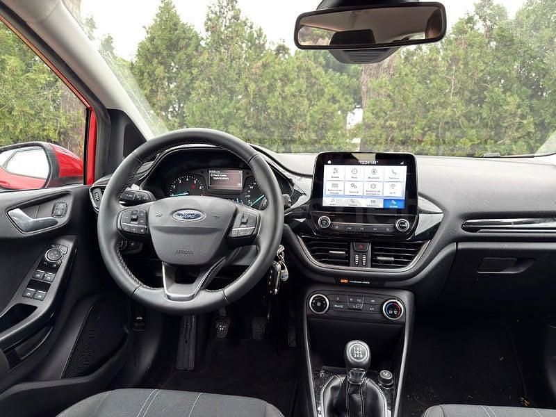 Usado Ford Fiesta Trend 85 CV (62 kW) 2019 Rojo Utilitario