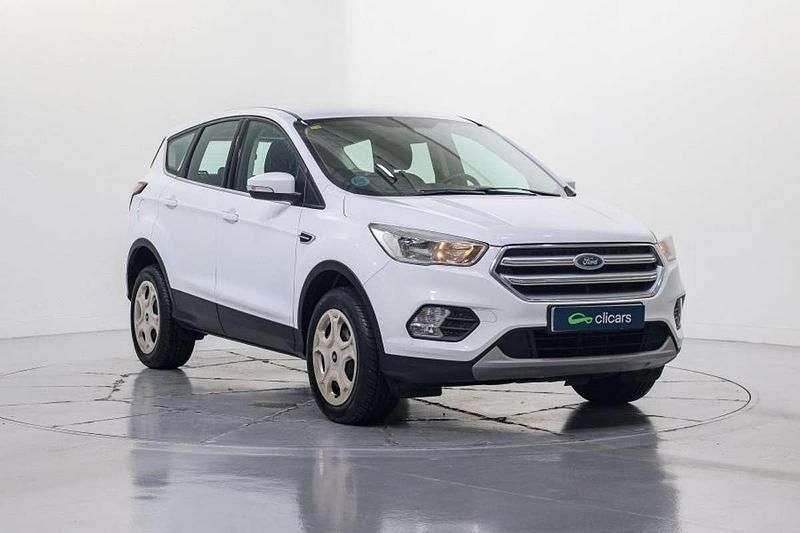 Usado Ford Kuga Trend 150 HP (110 kW) 2018 Branco SUV