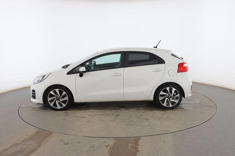 Usado Kia Rio 85 CV (62 kW) 2016 Blanco Berlina