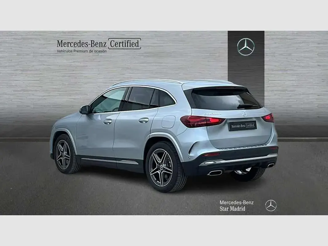Usado Mercedes GLA200 150 CV (110 kW) 2025 Plateado SUV