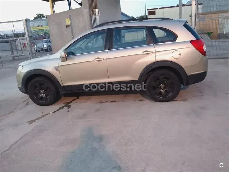 Usado Chevrolet Captiva 150 CV (110 kW) 2007 Beige SUV