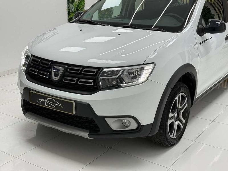 Usado Dacia Sandero Essentiel 95 CV (69 kW) 2020 Blanco Utilitario