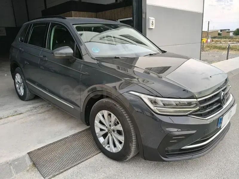 Usado VW Tiguan 122 HP (89 kW) 2022 Cinzento SUV