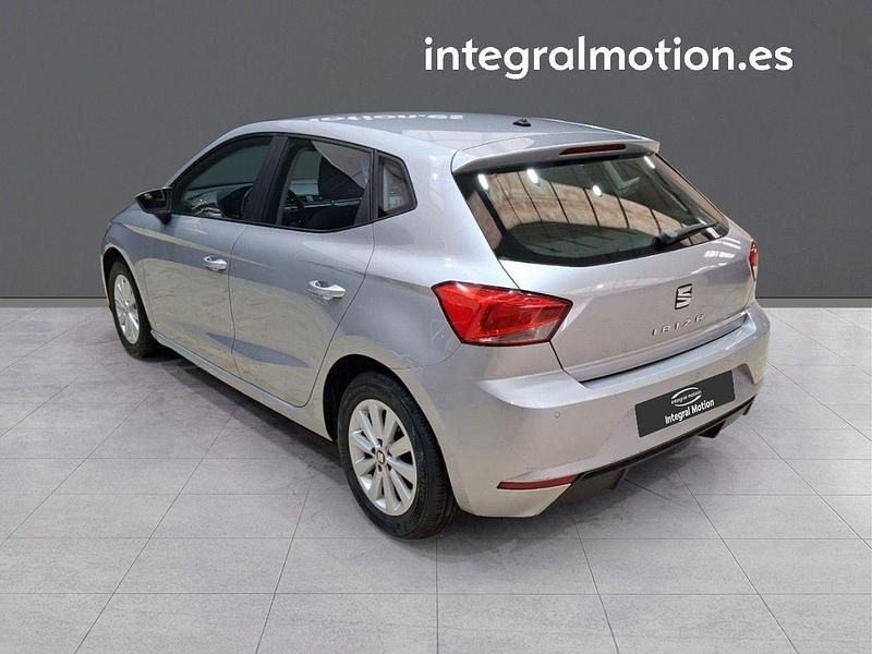 Usado Seat Ibiza Style 80 CV (58 kW) 2019 Gris Utilitario