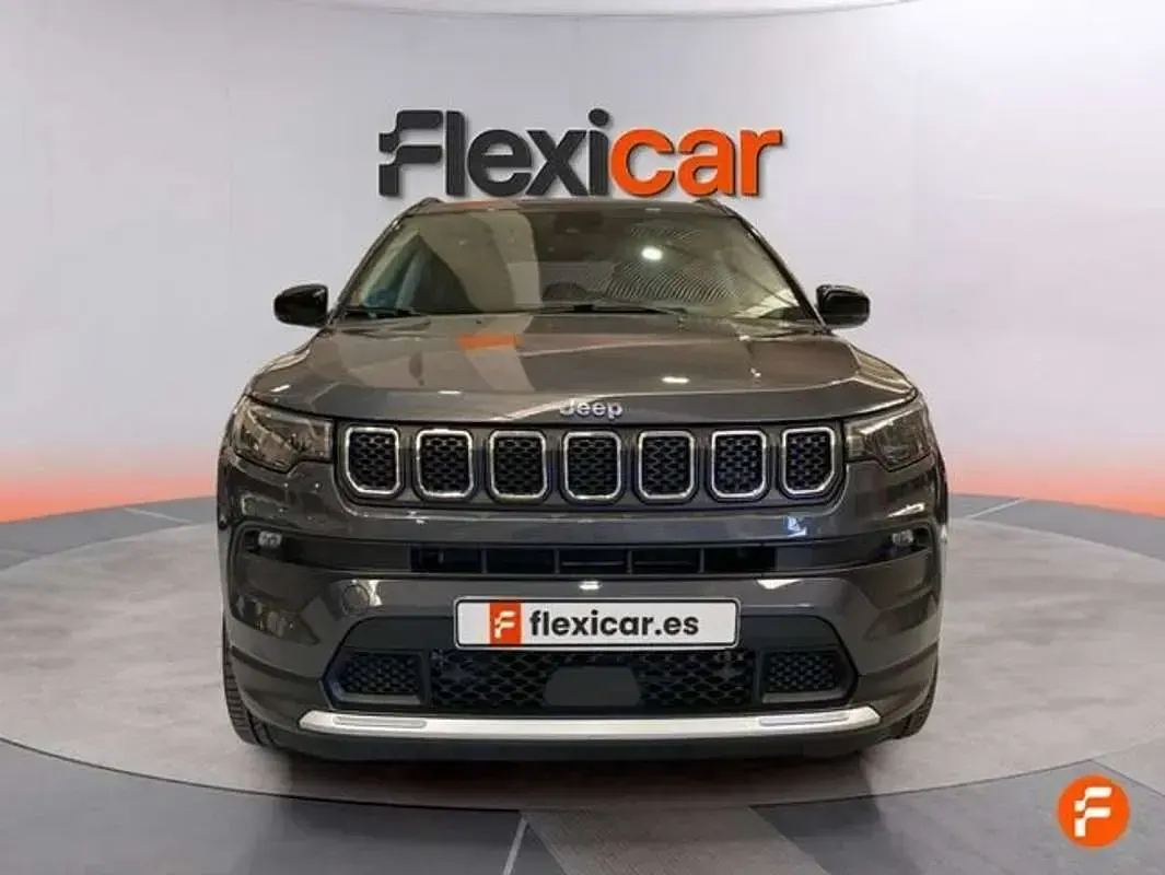 Usado Jeep Compass Limited 190 CV (139 kW) 2023 Gris SUV