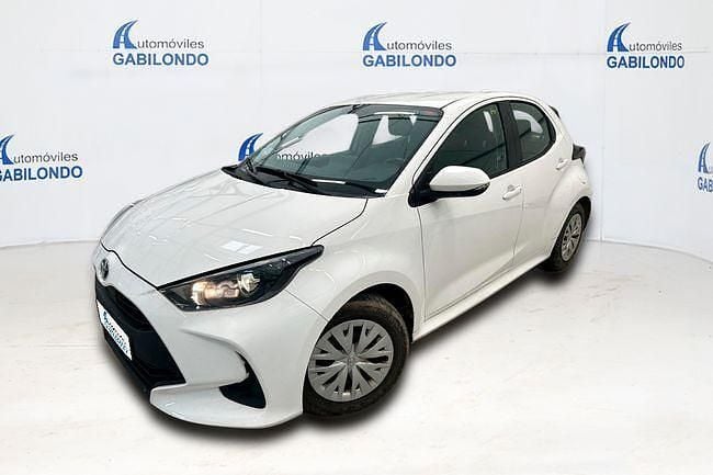 Blanco Usado 2021 Toyota Yaris Hybrid Active Berlina | 18.900 € (Precio justo) - Imagen 1/4