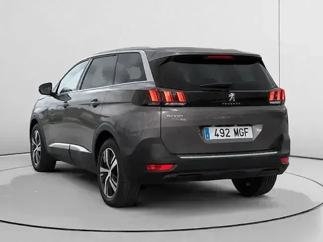 Usado Peugeot 3008 Allure 131 CV (96 kW) 2023 Gris SUV