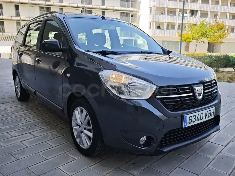 Usado Dacia Lodgy Lauréate 115 CV (84 kW) 2017 Gris / plata Monovolumen