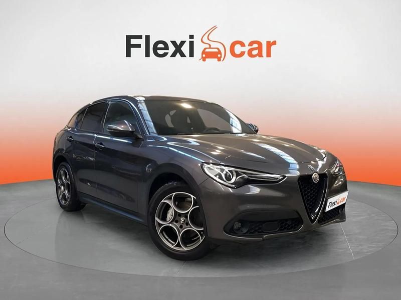 Usado Alfa Romeo Stelvio Sprint 190 CV (139 kW) 2022 Gris SUV
