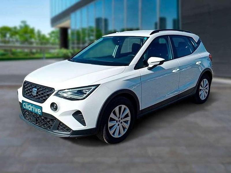 Usado Seat Arona Style Plus 110 CV (80 kW) 2021 Blanco SUV
