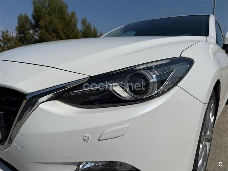 Usado Mazda 3 Luxury 150 CV (110 kW) 2014 Blanco Berlina