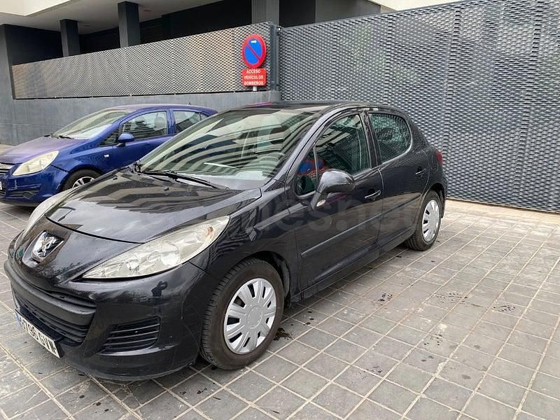 Usado Peugeot 207 70 CV (51 kW) 2010 Negro Berlina