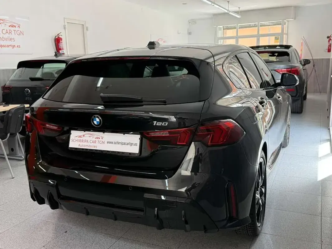 Usado BMW 120 M Sport 170 CV (125 kW) 2025 Negro Utilitario