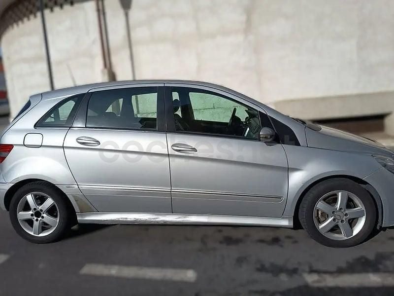 Usado Mercedes B200 140 CV (102 kW) 2006 Gris / plata Monovolumen