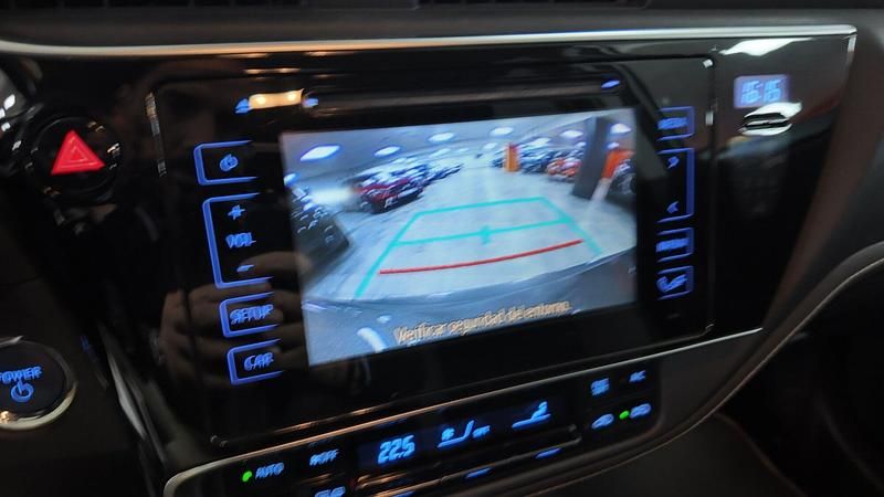 Usado Toyota Auris Hybrid Advance 136 CV (100 kW) 2018 Beige Utilitario