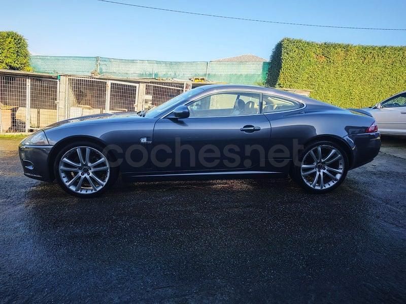 Usado Jaguar XK8 298 CV (219 kW) 2006 Gris / plata Coupe