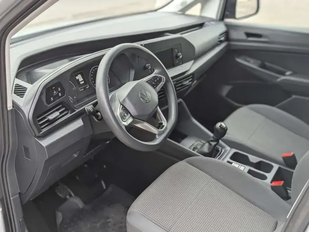Usado VW Caddy Maxi 102 CV (75 kW) 2021 Gris Monovolumen