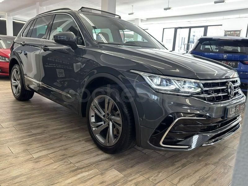 Usado VW Tiguan R-line 245 CV (180 kW) 2023 Gris / plata SUV