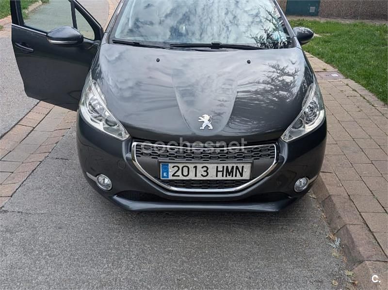 Gris / plata Usado 2012 Peugeot 208 Allure Utilitario | 5500 € (Precio justo) - Imagen 1/4