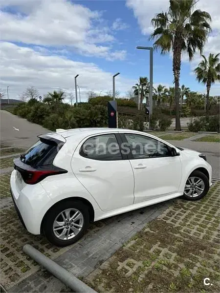 Usado Toyota Yaris 125 CV (91 kW) 2021 Blanco Utilitario