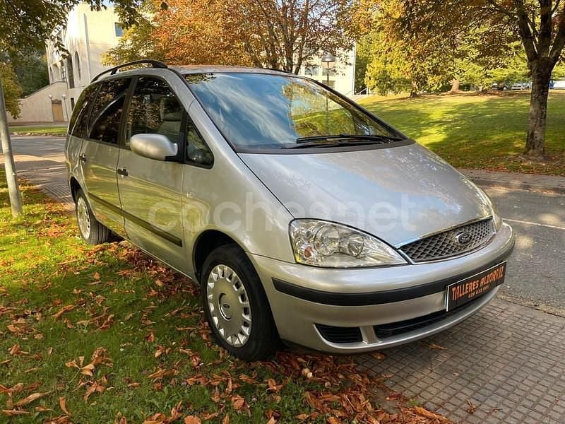Usado Ford Galaxy Ghia 130 CV (95 kW) 2005 Gris / plata Monovolumen