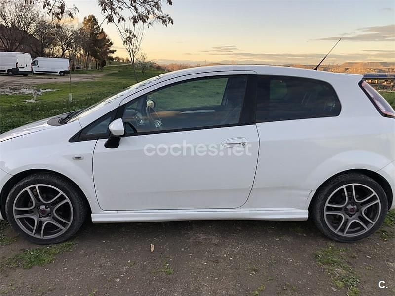 Usado Fiat Punto Evo Sport 105 CV (77 kW) 2010 Blanco Utilitario