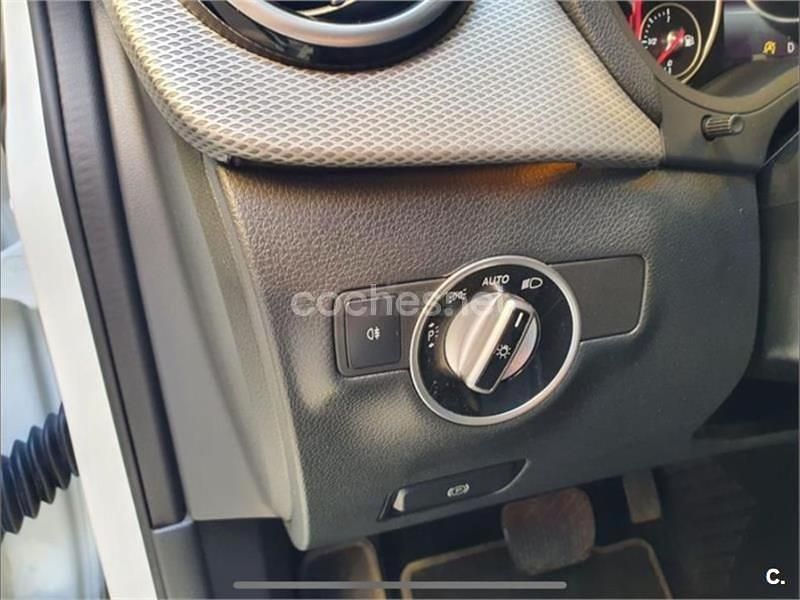 Usado Mercedes B200 AMG line 136 CV (100 kW) 2017 Blanco Monovolumen