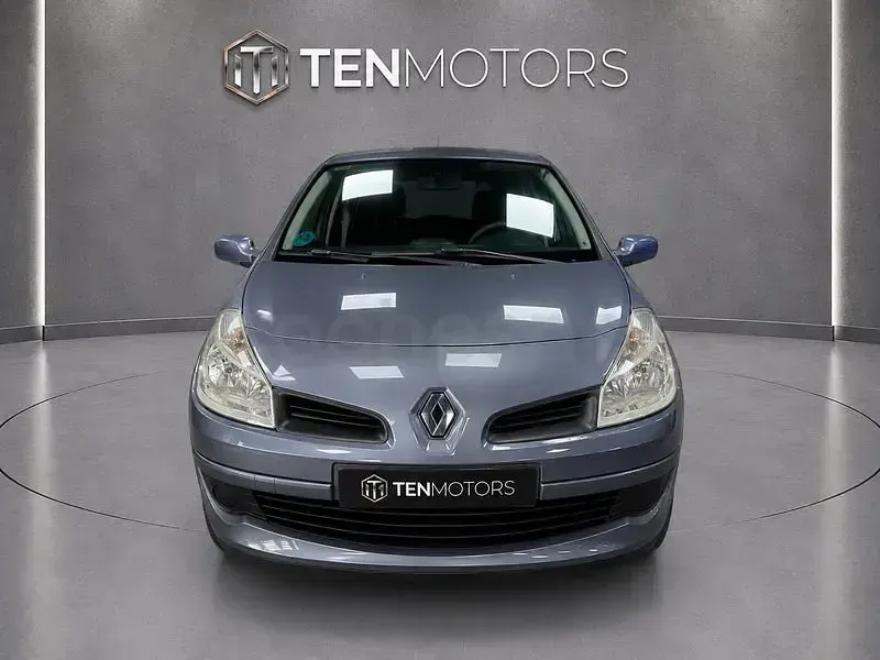 Usado Renault Clio II 60 CV (44 kW) 2006 Gris / plata Berlina