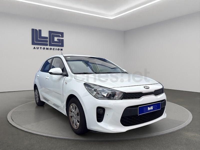 Usado Kia Rio 84 CV (61 kW) 2019 Blanco Berlina