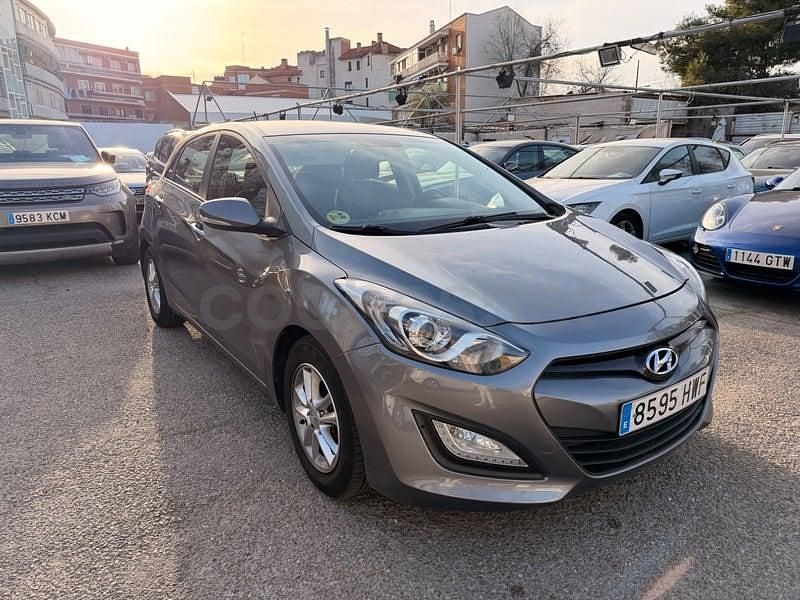 Usado Hyundai i30 Base 90 CV (66 kW) 2014 Gris / plata Berlina