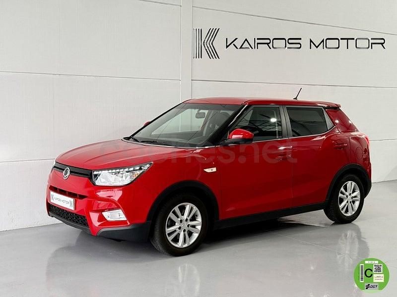 Usado Ssangyong (KGM) Tivoli 115 CV (84 kW) 2017 Rojo SUV