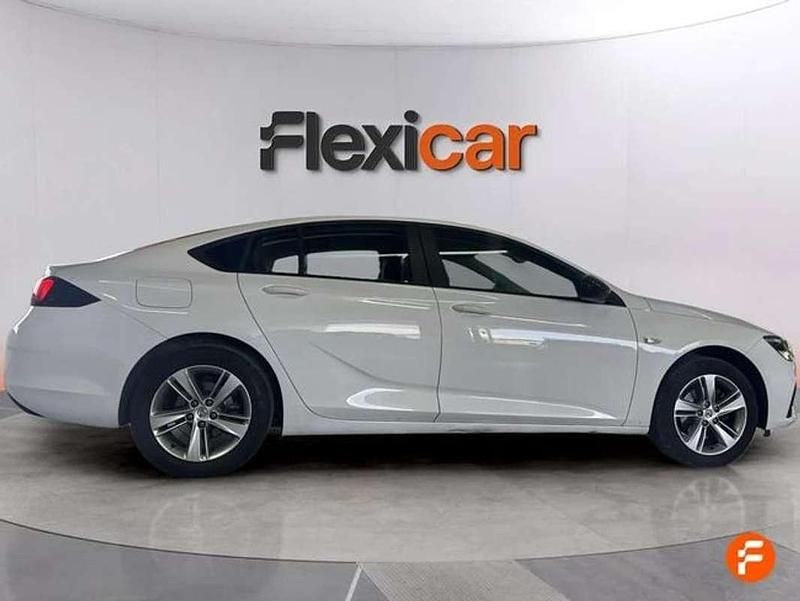 Usado Opel Insignia Innovation 136 CV (100 kW) 2020 Blanco Berlina