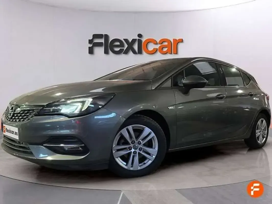 Usado Opel Astra 110 CV (80 kW) 2020 Gris Berlina