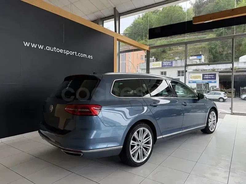 Usado VW Passat Sportline 180 CV (132 kW) 2015 Azul Familiar