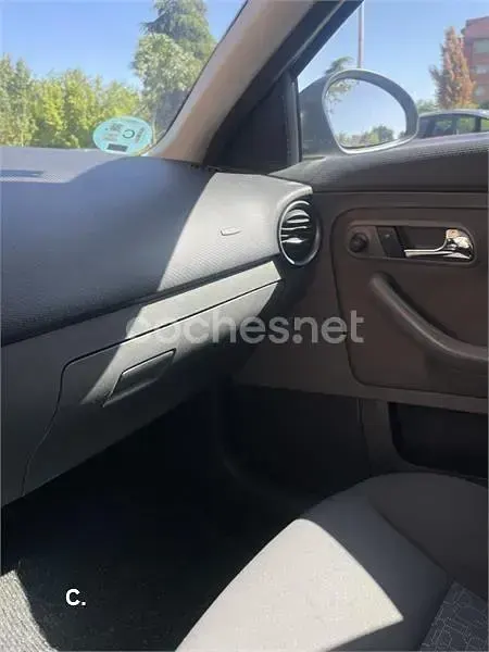 Usado Seat Cordoba Reference 100 CV (73 kW) 2006 Gris / plata Berlina