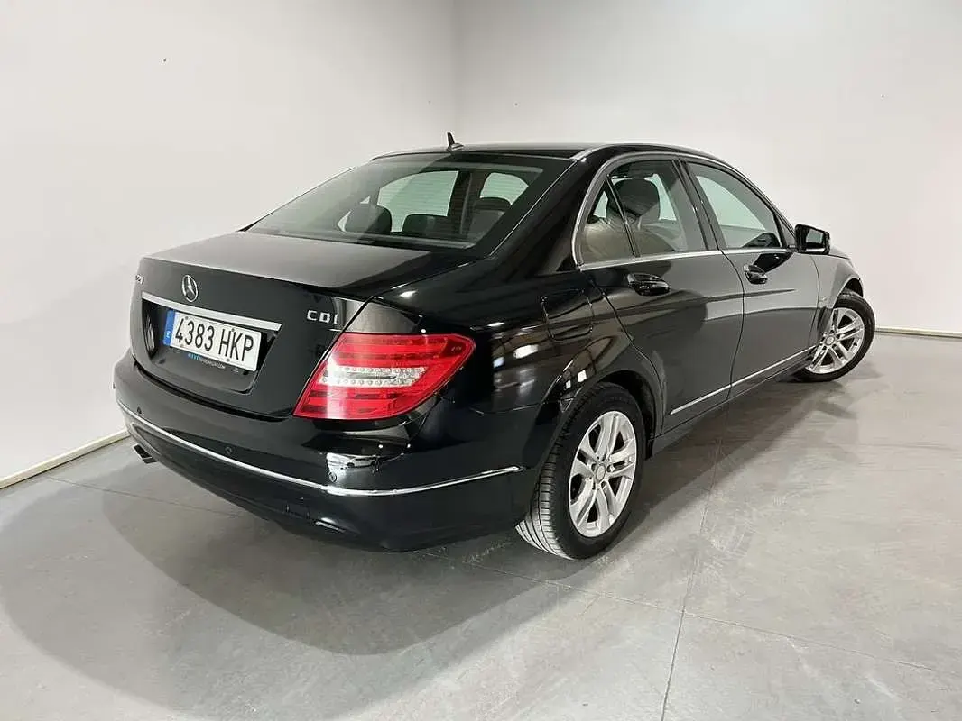 Usado Mercedes C220 Avantgarde 170 CV (125 kW) 2012 Negro Berlina