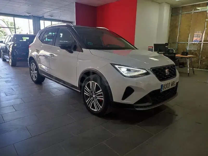 Usado Seat Arona FR 115 CV (84 kW) 2024 Blanco SUV