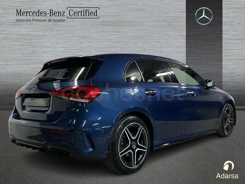 Usado Mercedes A180 AMG line 116 CV (85 kW) 2022 Azul denim Berlina