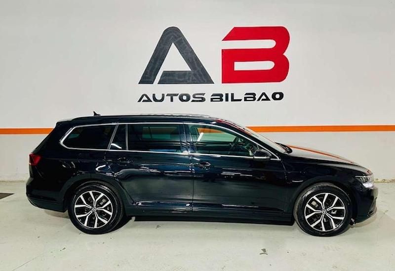 Usado VW Passat Business 150 CV (110 kW) 2022 Negro Familiar