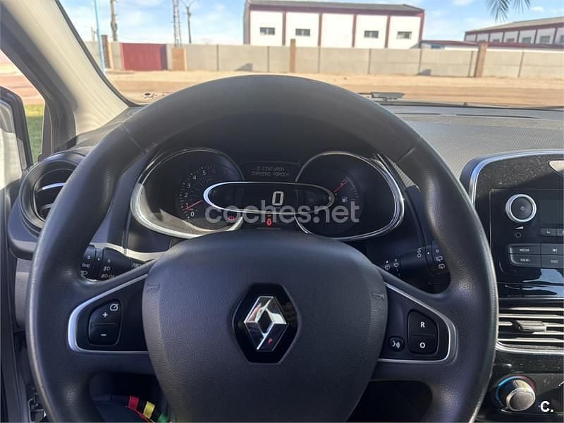 Gris / plata Usado 2016 Renault Clio IV Business Berlina | 8700 € (Precio justo) - Imagen 1/4