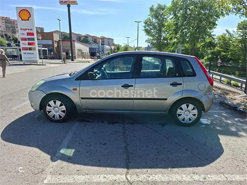 Occasion Ford Fiesta Trend 80 PK (58 kW) 2004 Grijs Hatchback