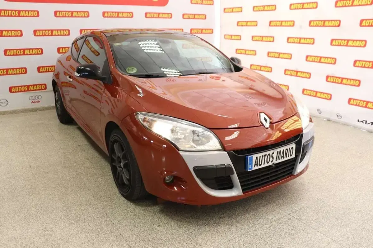 Usado Renault Mégane Coupé Expression 106 CV (77 kW) 2009 Naranja Coupe