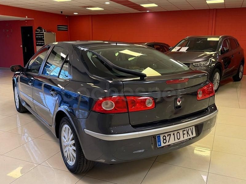 Usado Renault Laguna III Expression 150 CV (110 kW) 2007 Negro Berlina